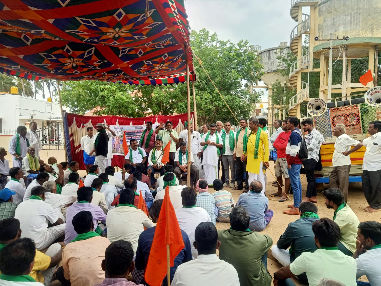 ಹನೂರು ತಾಲೂಕಿನ ಕೆರೆಗಳಿಗೆ ಕಾವೇರಿ ನದಿ ನೀರು ತುಂಬಿಸಲು ಭಾರತೀಯ ಕಿಸಾನ್ ಸಂಘದಿಂದ ಬೃಹತ್  ಹೋರಾಟ…!