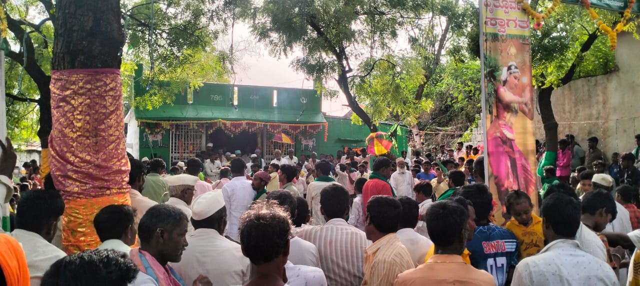 ಮೊಹರಂ ಹಬ್ಬ ವಿಶೇಷ ಆಚರಣೆ:  ಭಾವೈಕ್ಯತೆ ಸಾರಿದ ಮಾವನೂರ ಗ್ರಾಮಸ್ಥರು…!!