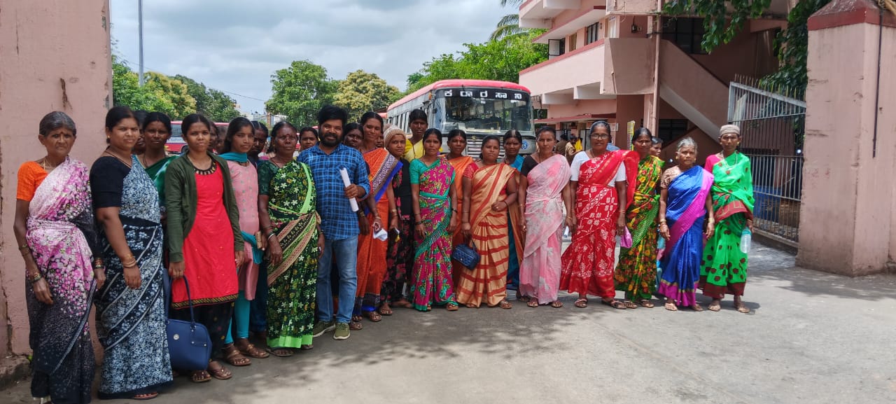 ಶಕ್ತಿ ಯೋಜನೆಯಿಂದ ವಂಚಿತರಾದ ಮಹಿಳೆಯರು: ಸಾರಿಗೆ ವ್ಯವಸ್ಥಾಪಕರಿಗೆ ದೂರು..