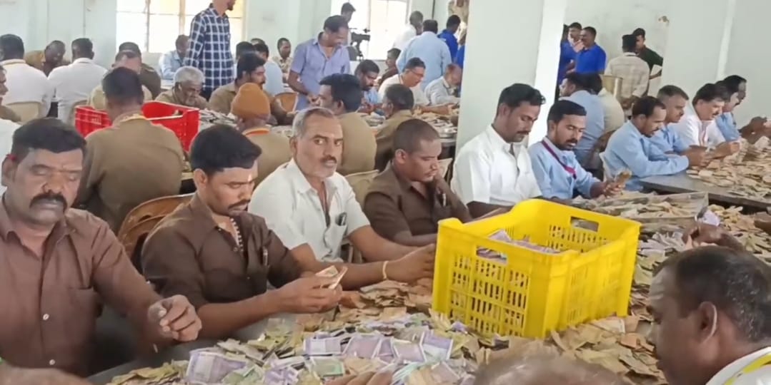 ಮಲೆ ಮಹದೇಶ್ವರ ಬೆಟ್ಟದಲ್ಲಿ ಹುಂಡಿ ಹಣ ಎಣಿಕೆ  30 ದಿನಗಳಲ್ಲಿ 2 ಕೋಟಿ. 36ಲಕ್ಷ. 73ಸಾವಿರ ರೂ. ಸಂಗ್ರಹ..