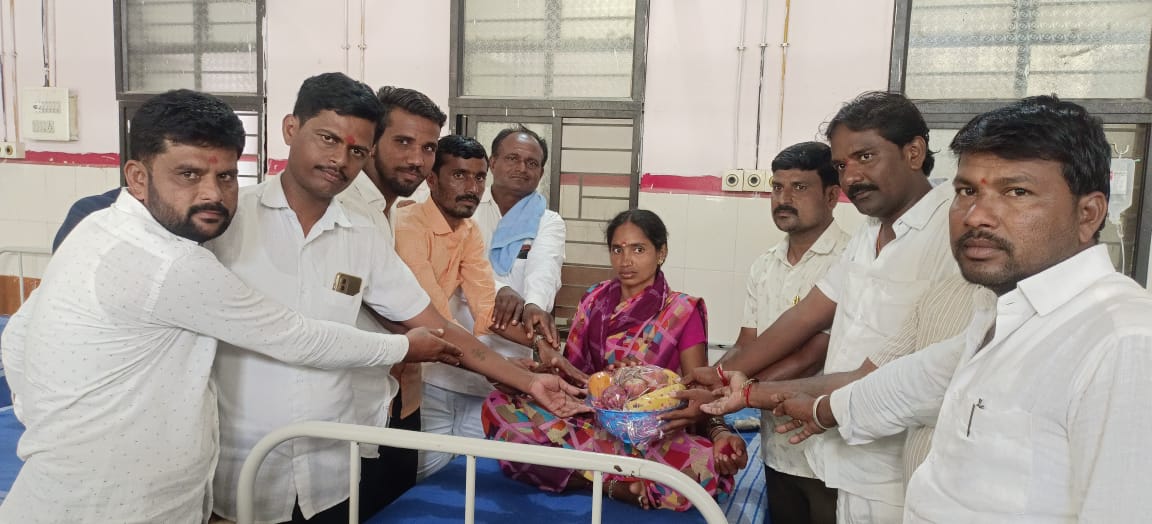 ಆರ್ಡಿ ಪಾಟೀಲ ಅಫಜಲಪುರ ಹುಟ್ಟು ಹಬ್ಬ ಆಚರಣೆ: ಜೇವರ್ಗಿ ತಾಲ್ಲೂಕು ಅಭಿಮಾನಿಗಳಿಂದ: ರೋಗಿಗಳಿಗೆ ಹಣ್ಣು ಹಂಪಲು ವಿತರಣೆ..!!