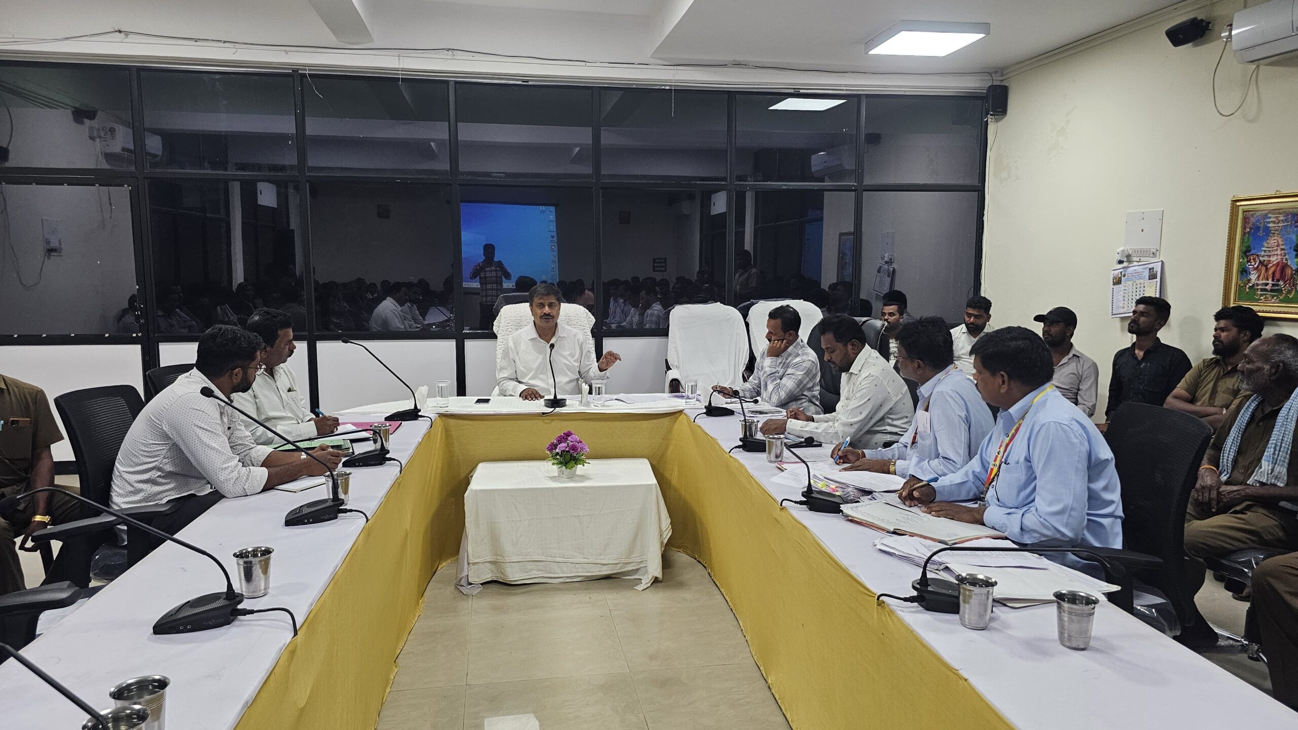 ಪೌರ ಕಾರ್ಮಿಕರ ಕುಂದು ಕೊರತೆಗಳನ್ನು ಆಲಿಸಿದ ಶಾಸಕ ಎಂ.ಆರ್ ಮಂಜುನಾಥ್…