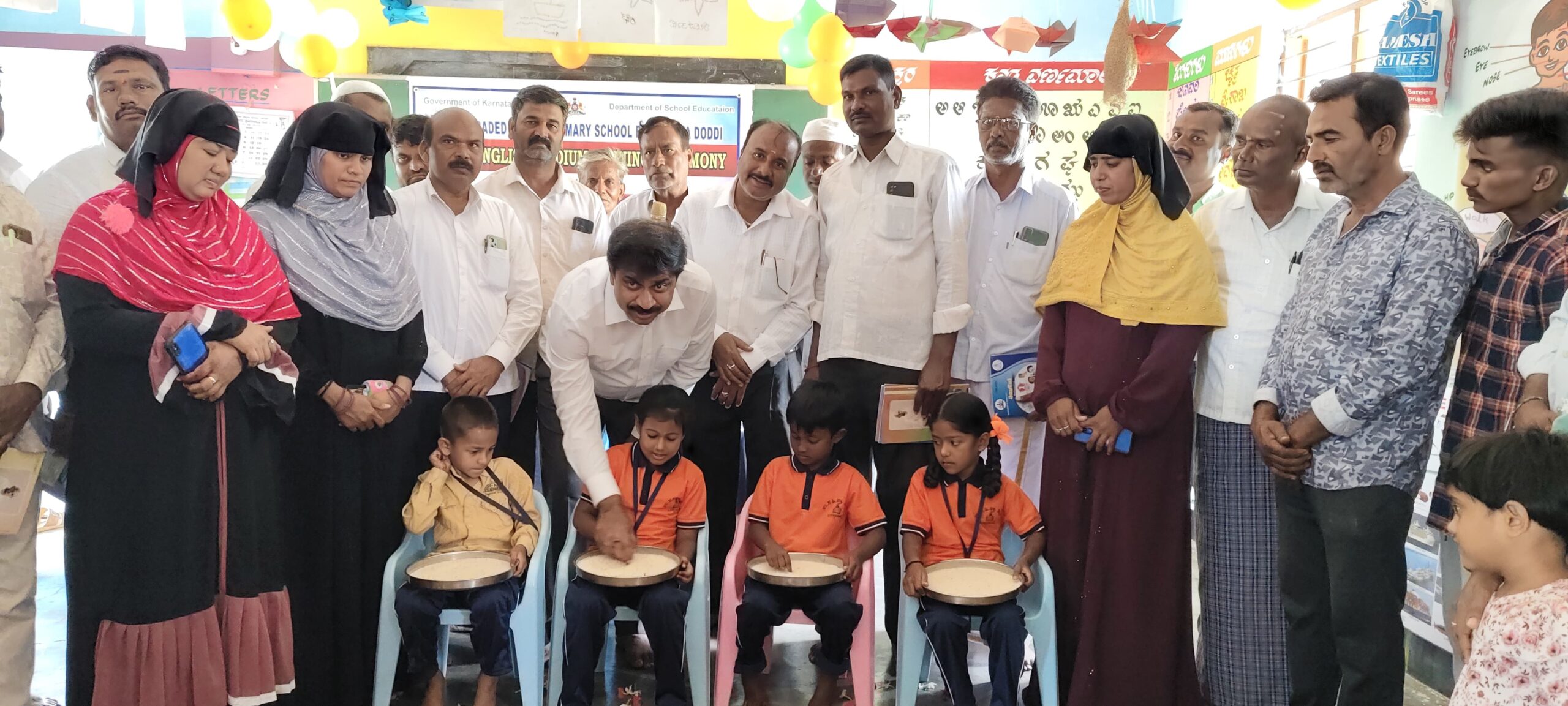 ಬಸಪ್ಪನದೊಡ್ಡಿ ಶಾಲೆಯಲ್ಲಿ ಇಂಗ್ಲಿಷ್ ಮಾಧ್ಯಮ ಕೊಠಡಿ ಉದ್ಘಾಟಿಸಿದ ಶಾಸಕ ಎಂ.ಆರ್. ಮಂಜುನಾಥ್…