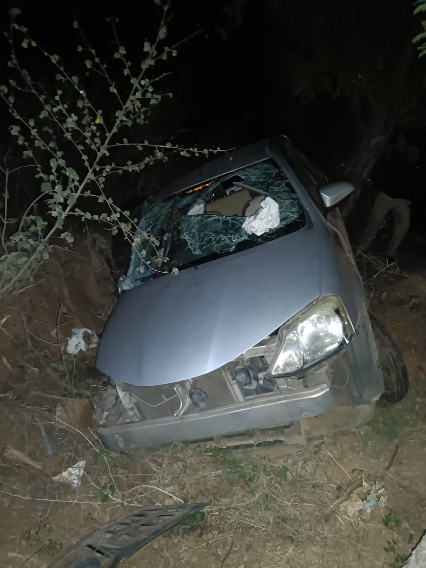 ಕಾರು ಮರಕ್ಕೆ ಡಿಕ್ಕಿ : ಮೂವರಿಗೆ ಗಂಭೀರ ಗಾಯ…!